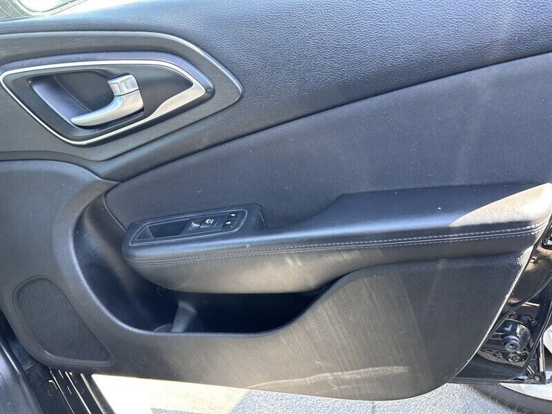 Used 2015 Chrysler 200 Limited w/ Convenience Group FWD image 32