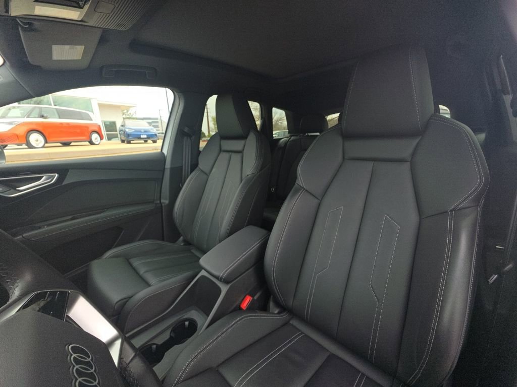 Used 2022 Audi Q4 e-tron Premium Plus w/ Premium Plus image 11