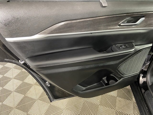 Used 2023 Jeep Grand Cherokee L Limited w/ Luxury Tech Group II image 16