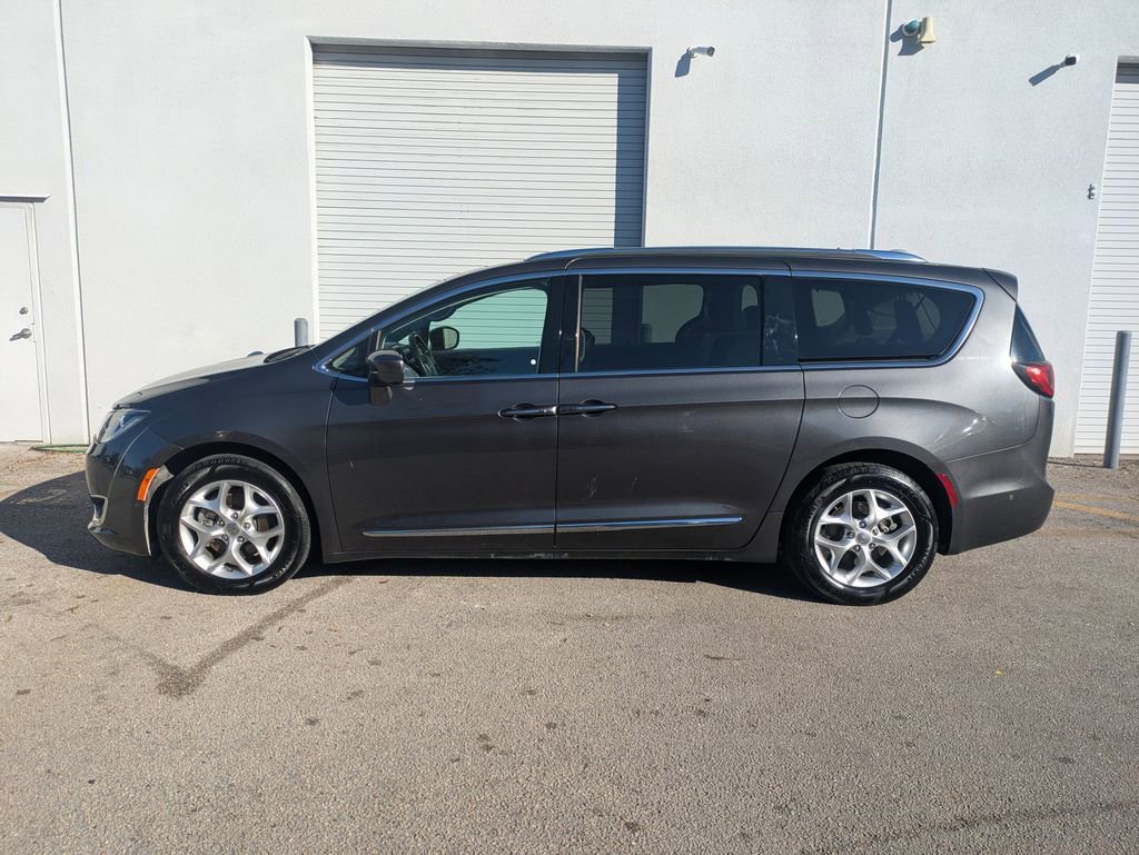 Used 2020 Chrysler Pacifica Touring-L Plus w/ Tire & Wheel Group image 10