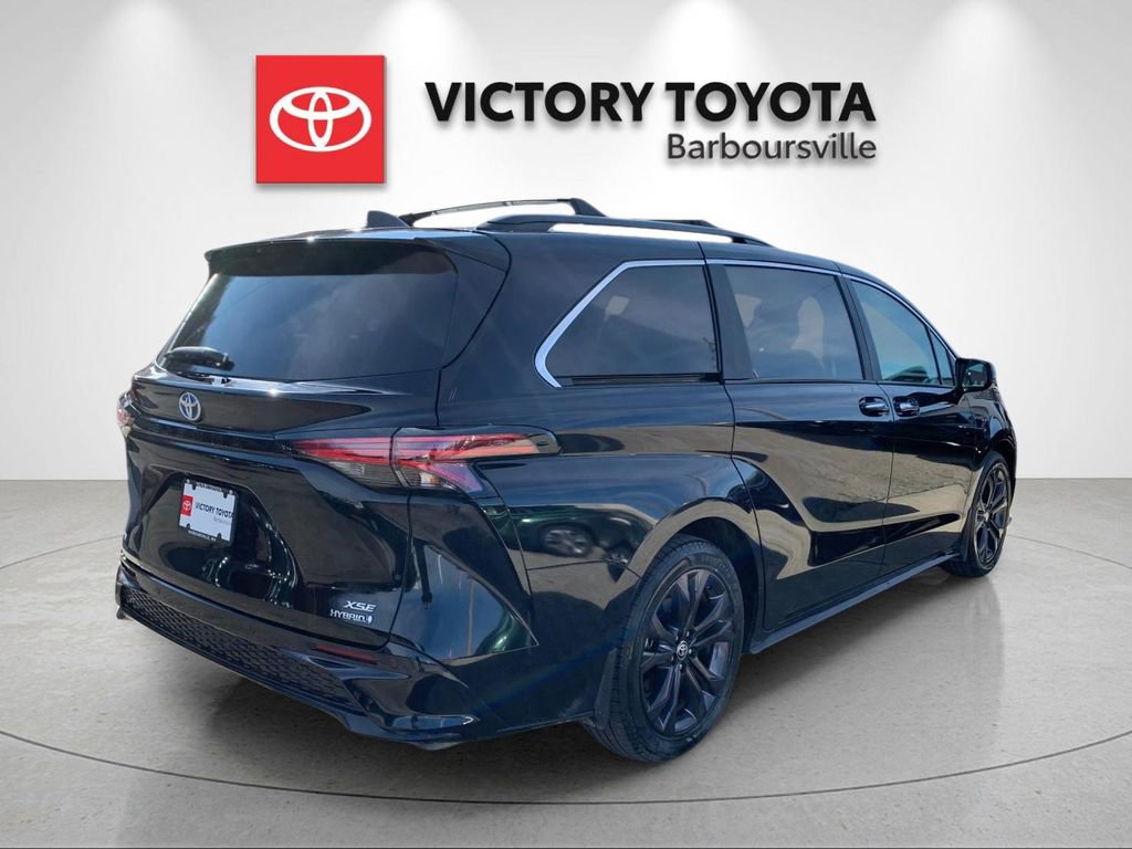 Used 2024 Toyota Sienna XSE w/ XSE Plus Package image 7
