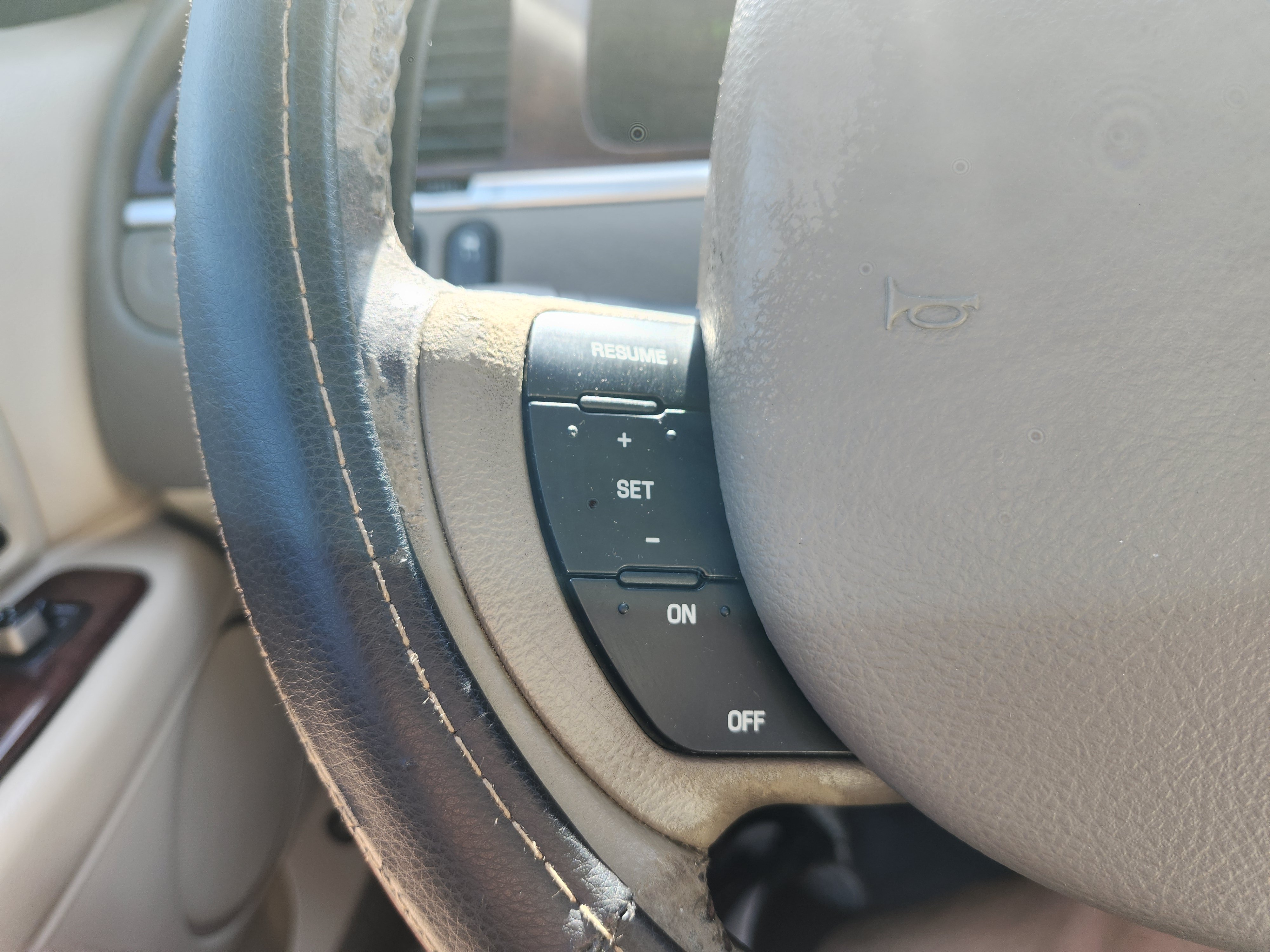 Used 2005 Lincoln Town Car Signature Limited RWD image 33
