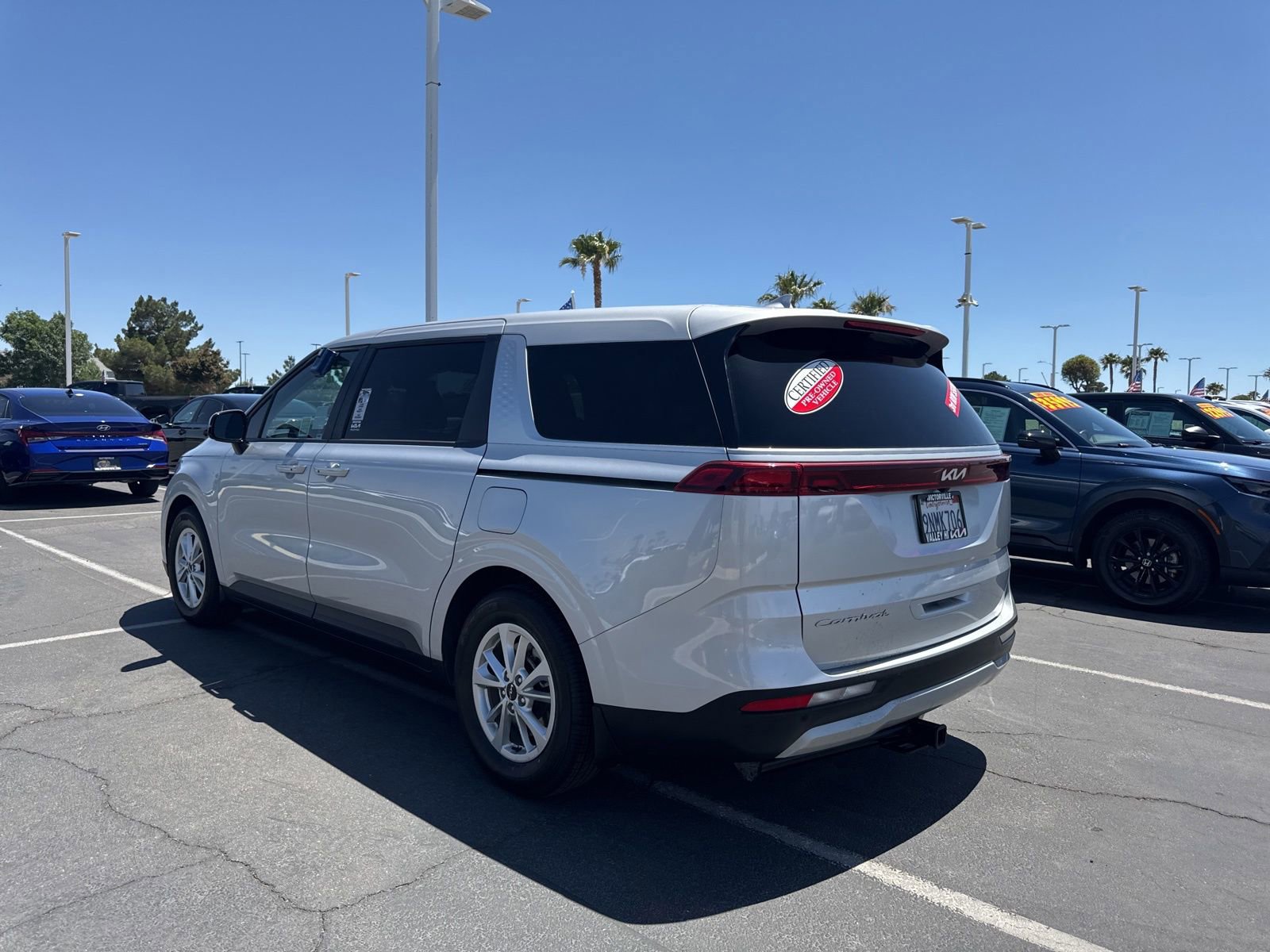 Used 2022 Kia Carnival LX FWD image 9