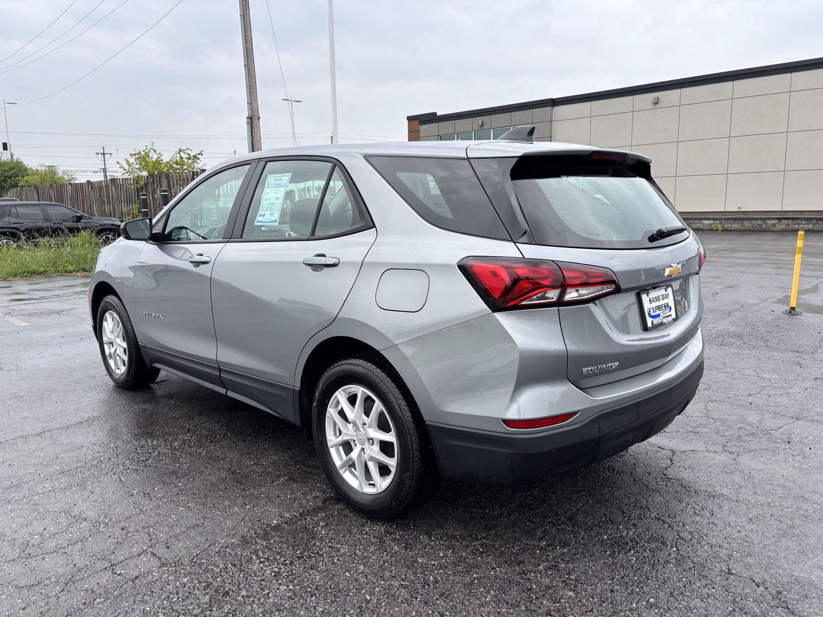 Used 2024 Chevrolet Equinox LS AWD/4WD image 5