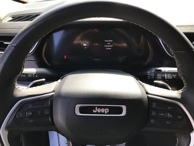 Used 2023 Jeep Grand Cherokee Limited image 8