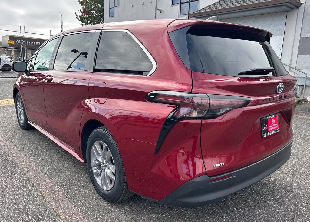 Certified 2024 Toyota Sienna LE AWD/4WD image 7