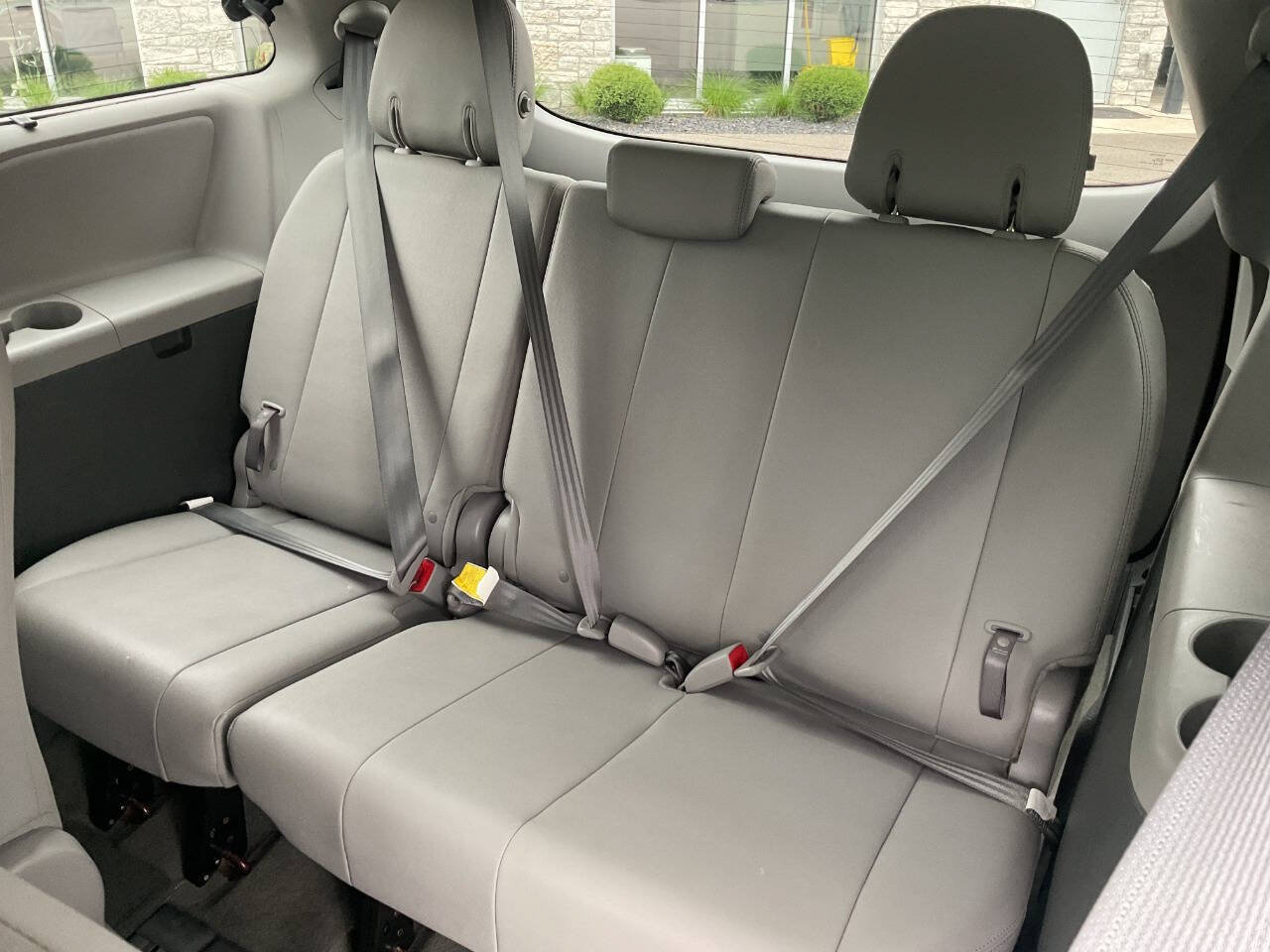 Used 2015 Toyota Sienna XLE FWD image 32