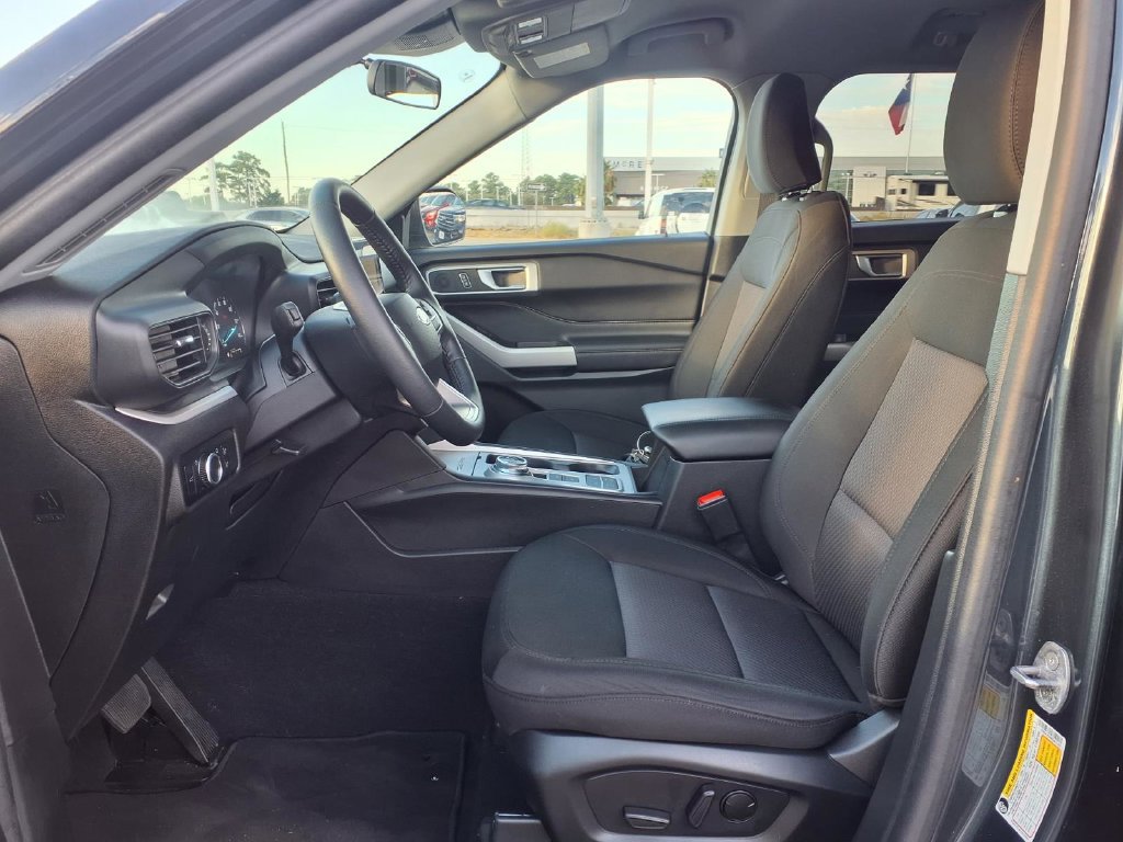 Used 2024 Ford Explorer XLT RWD image 16