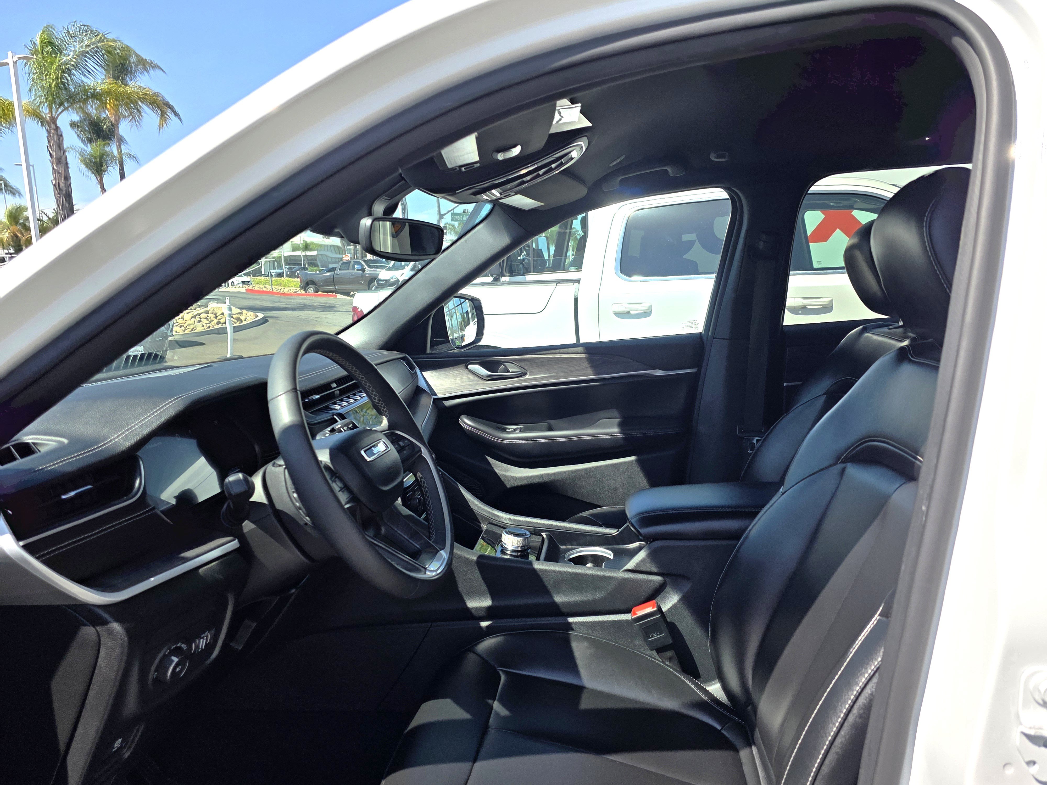 Certified 2024 Jeep Grand Cherokee Limited RWD image 11