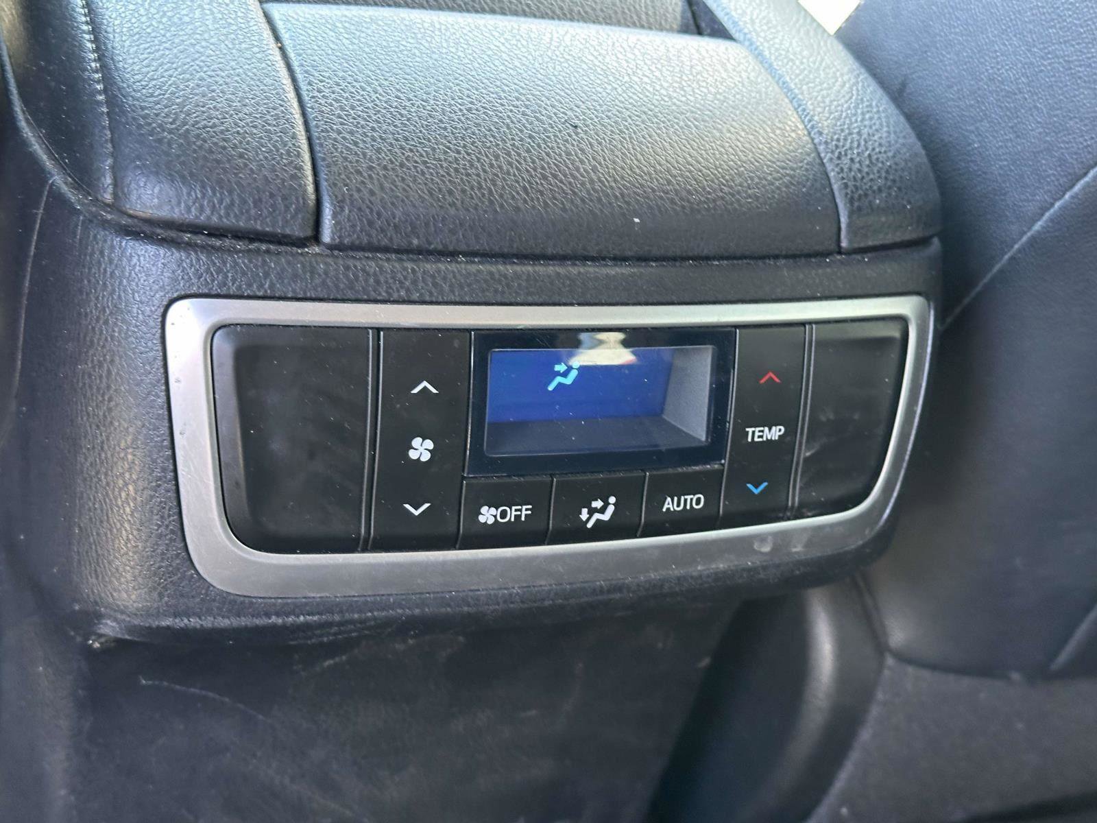 Used 2019 Toyota Highlander XLE AWD/4WD image 16