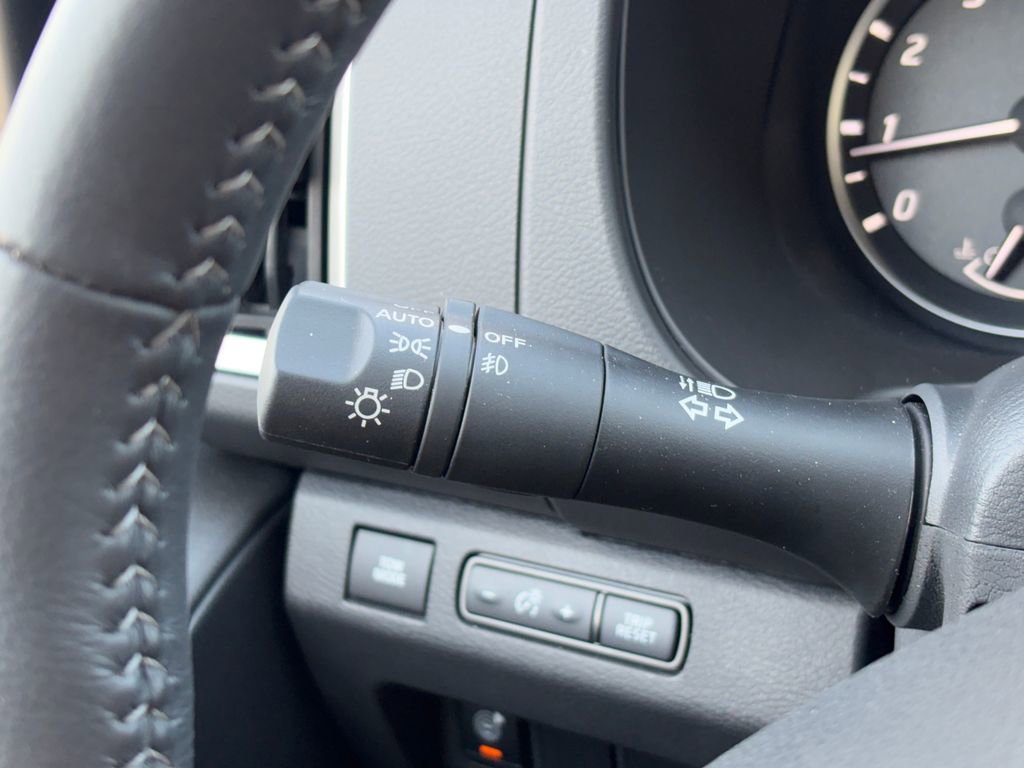 Used 2025 Nissan Frontier SV w/ SV Convenience Package image 15