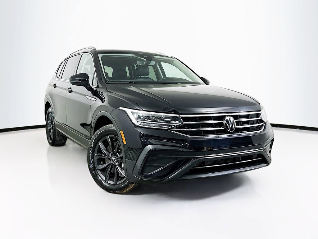 Certified 2024 Volkswagen Tiguan SE FWD image 1