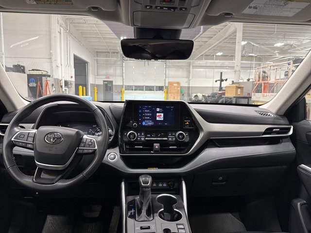 Certified 2024 Toyota Highlander XLE image 14