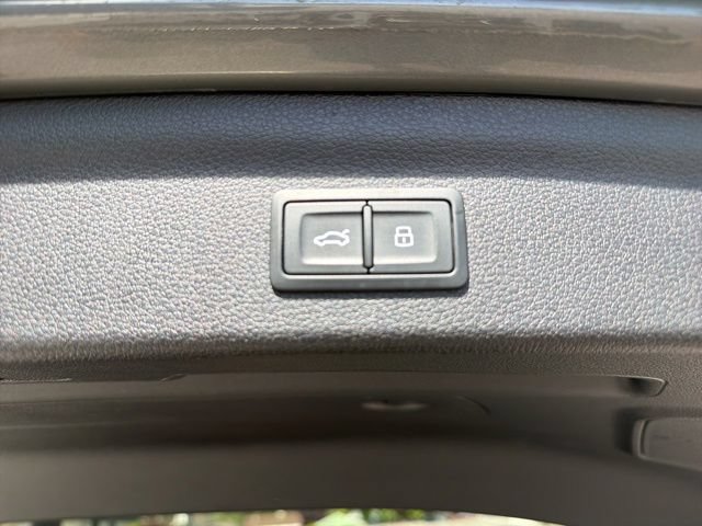 Used 2023 Audi Q3 2.0T Premium w/ Convenience Package AWD/4WD image 9