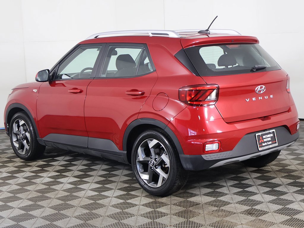 Used 2023 Hyundai Venue SEL image 7