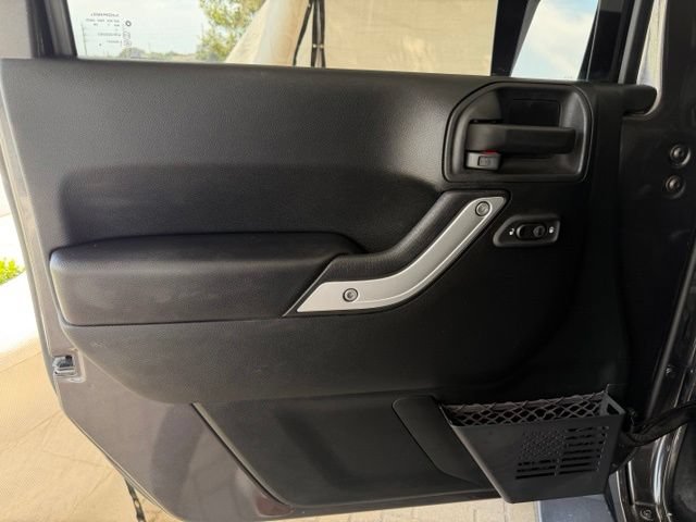 Used 2017 Jeep Wrangler Unlimited Sahara w/ Connectivity Group AWD/4WD image 16