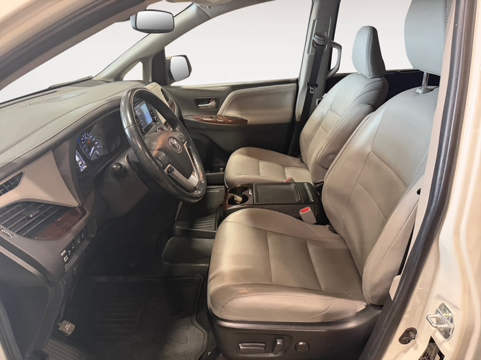 Used 2018 Toyota Sienna Limited Premium image 10