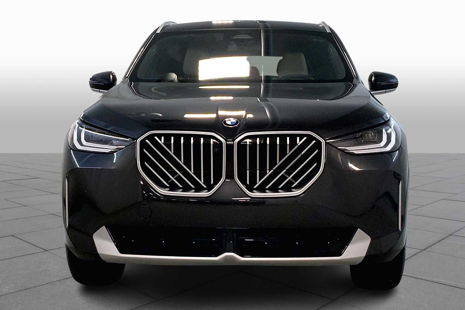Used 2025 BMW X3 xDrive30i w/ Premium Package AWD/4WD image 3