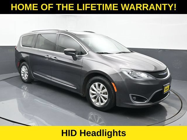 Used 2018 Chrysler Pacifica Touring-L Plus FWD image 8