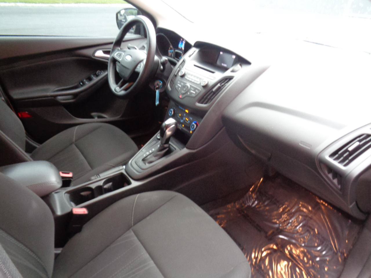 Used 2016 Ford Focus SE w/ Reverse Sensing Package FWD image 12