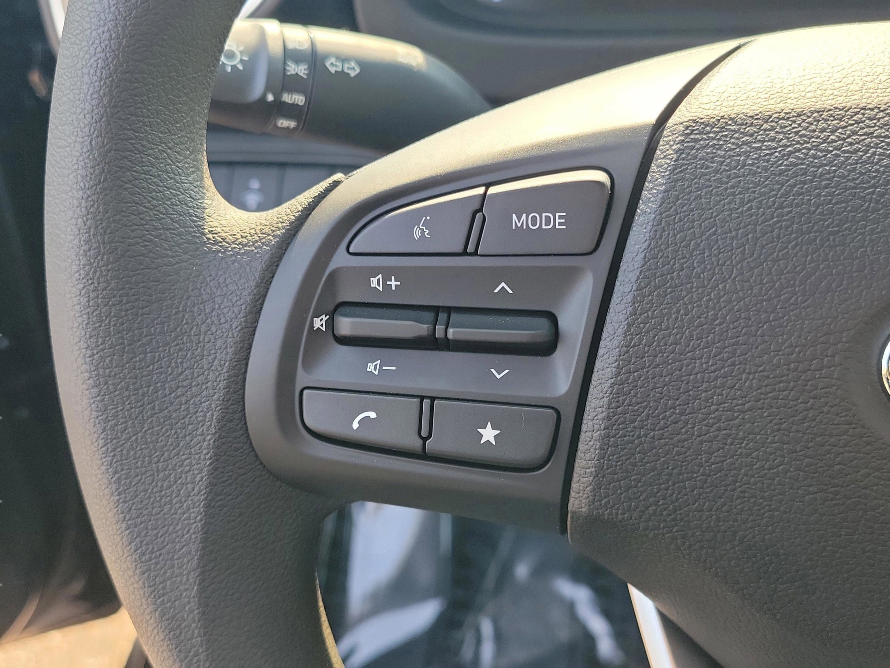 New 2026 Hyundai Venue SE image 24