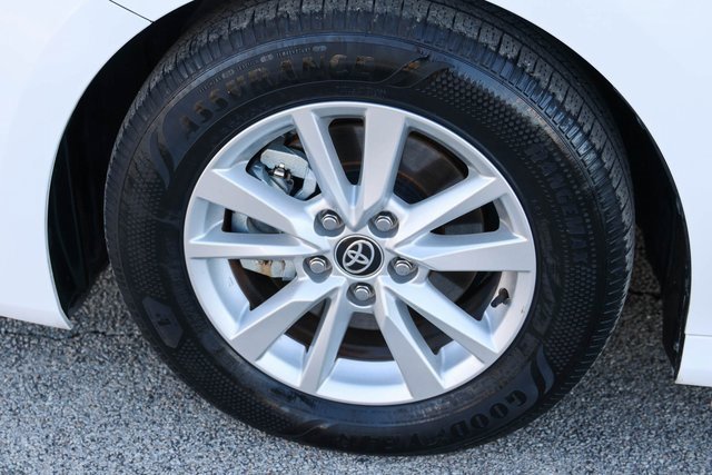 Used 2025 Toyota Camry LE image 7