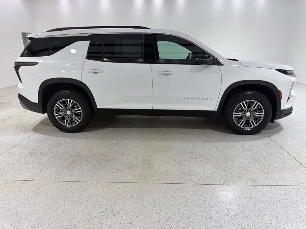 Used 2025 Chevrolet Traverse LT w/ LPO, Floor Liner Package FWD image 6