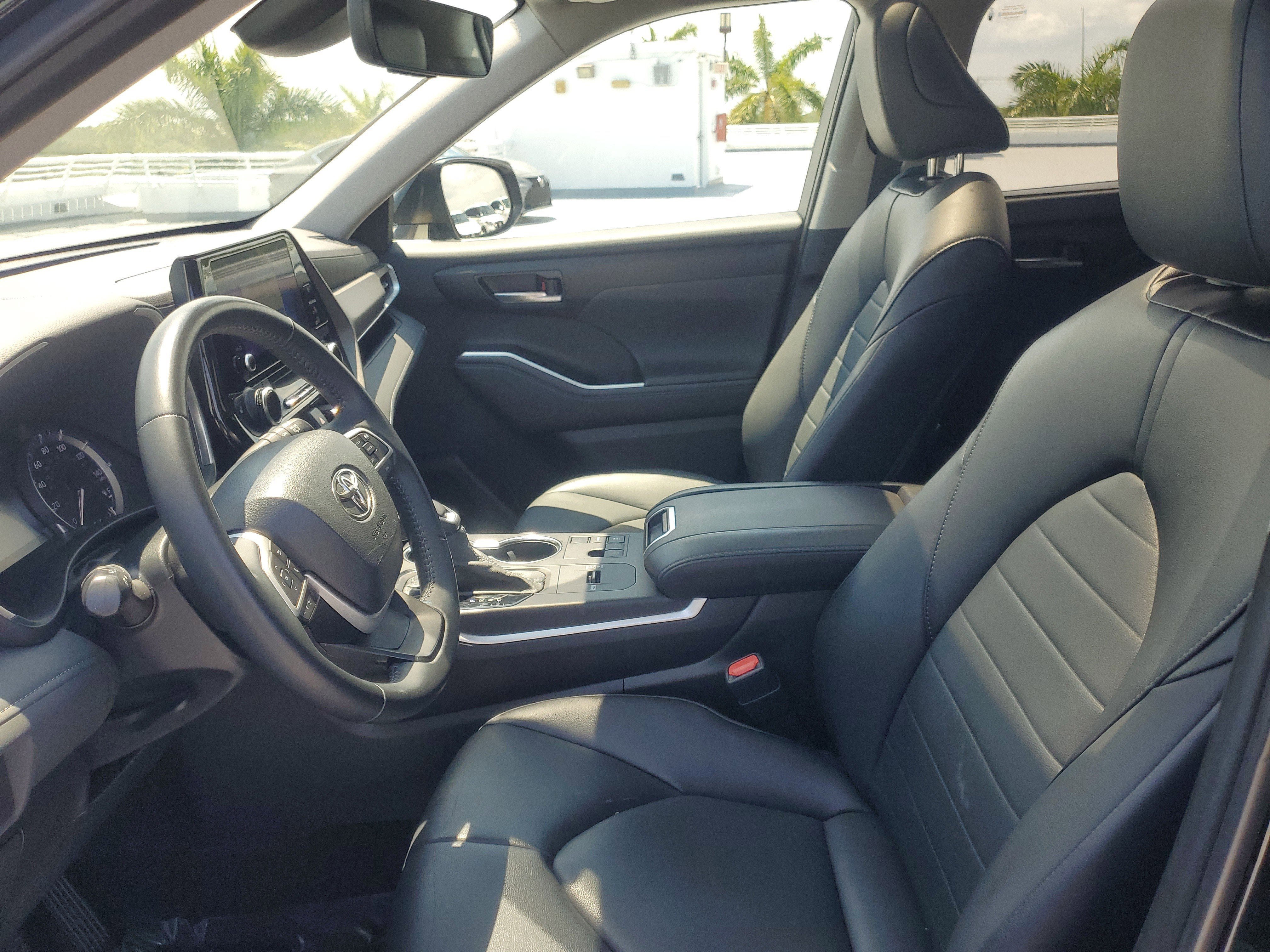 Used 2023 Toyota Highlander XLE FWD image 15