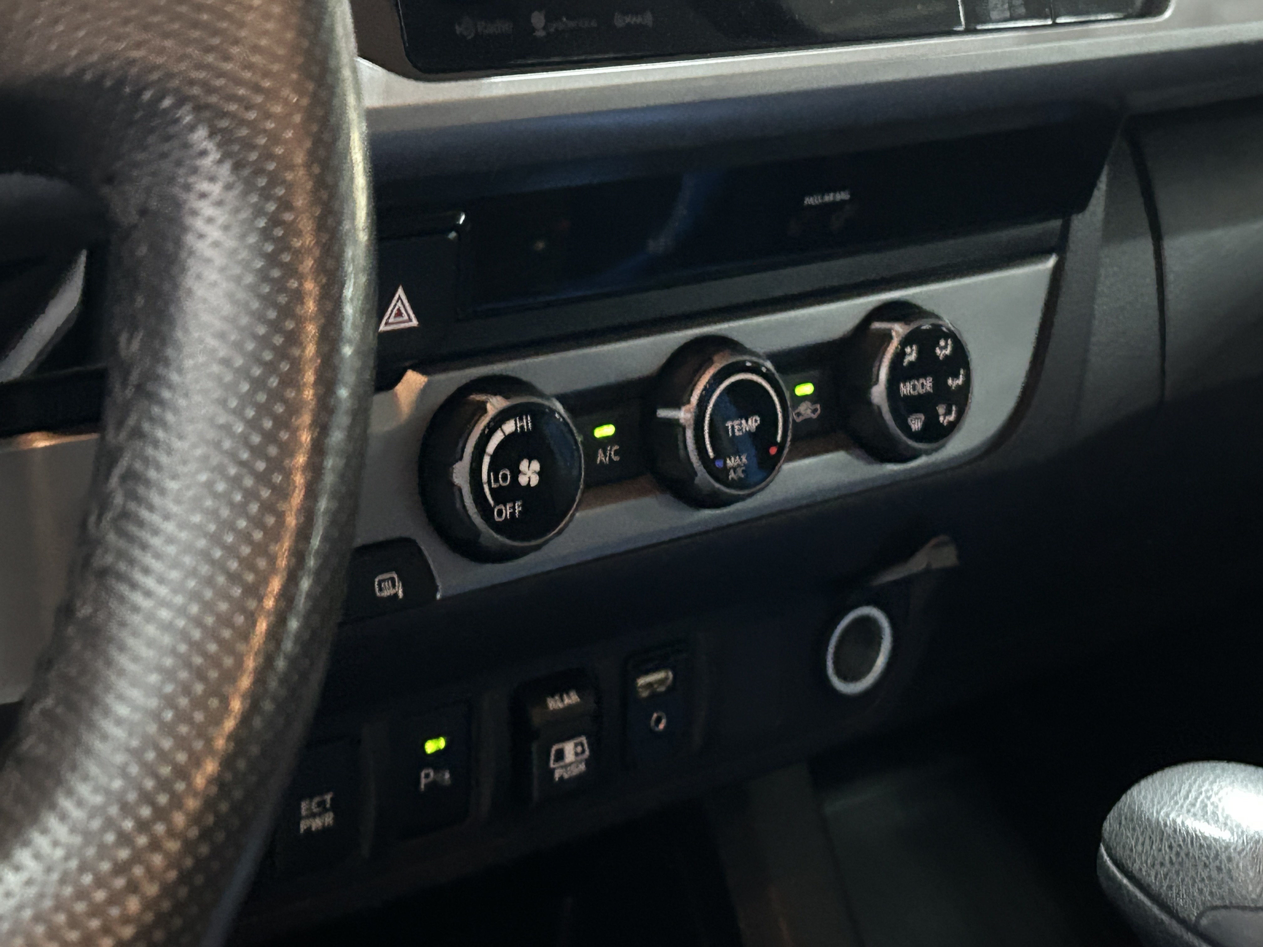 Used 2018 Toyota Tacoma SR5 AWD/4WD image 8