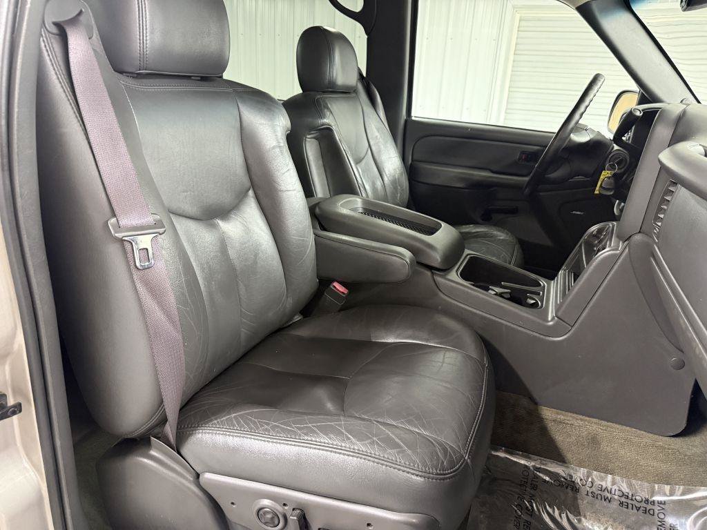 Used 2004 Chevrolet Silverado 2500 LT w/ Skid Plate Package AWD/4WD image 31