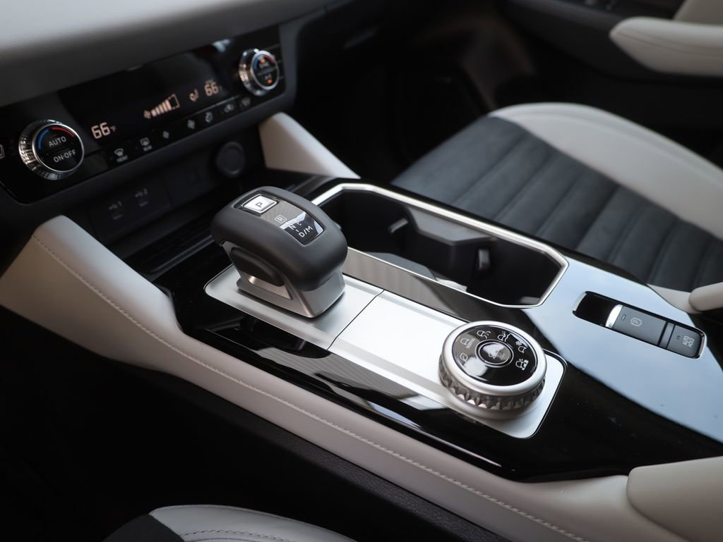 New 2025 Mitsubishi Outlander SE image 40