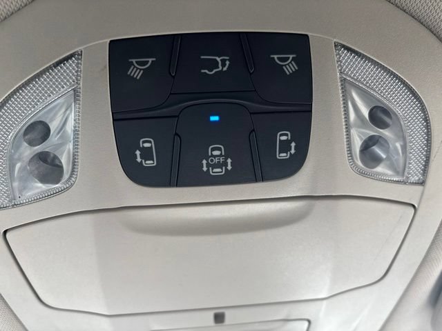 Used 2024 Chrysler Pacifica Touring-L FWD image 30