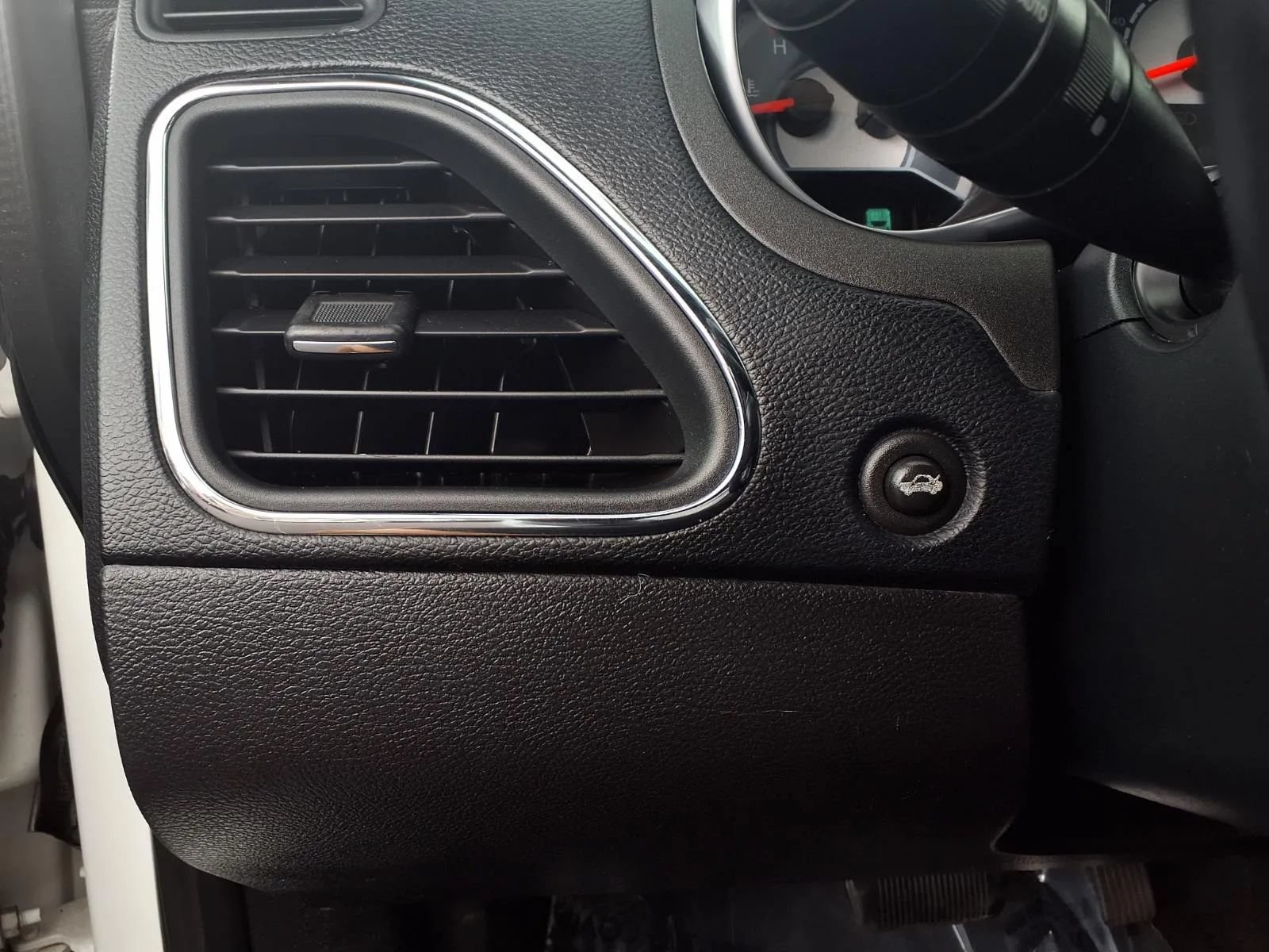 Used 2012 Chrysler 200 Touring FWD image 15