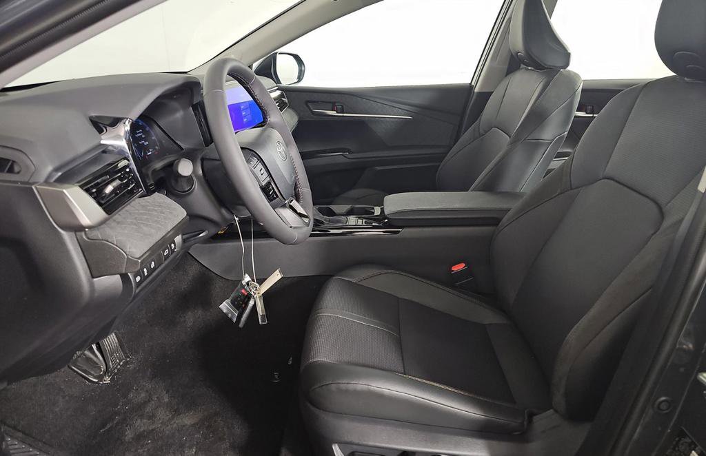 Used 2026 Toyota Camry XLE w/ Premium Package AWD/4WD image 7