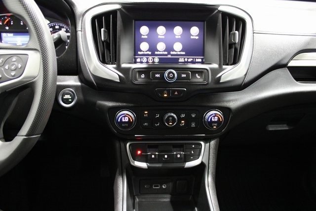 Used 2024 GMC Terrain SLE w/ Driver Convenience Package image 12