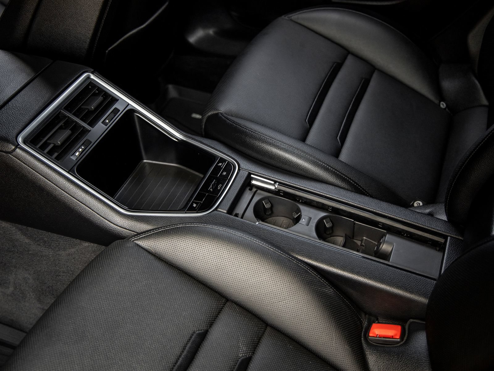 Certified 2018 Porsche Panamera 4 AWD/4WD image 34
