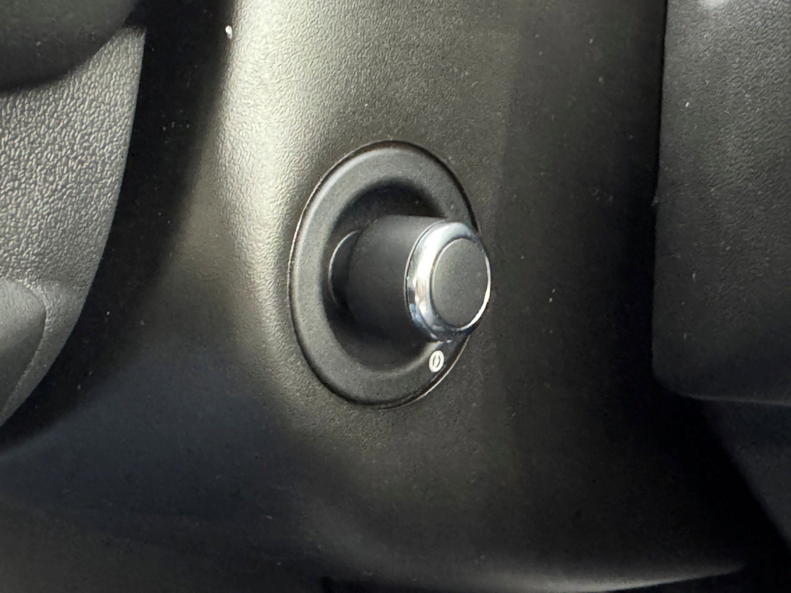 Used 2020 Land Rover Range Rover HSE image 25