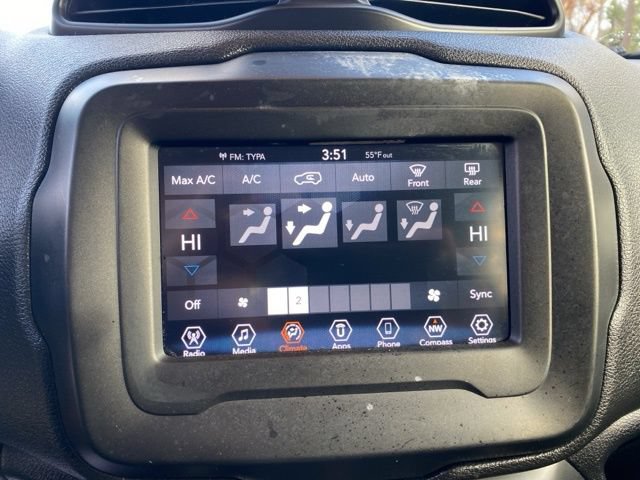 Used 2018 Jeep Renegade Latitude FWD image 11