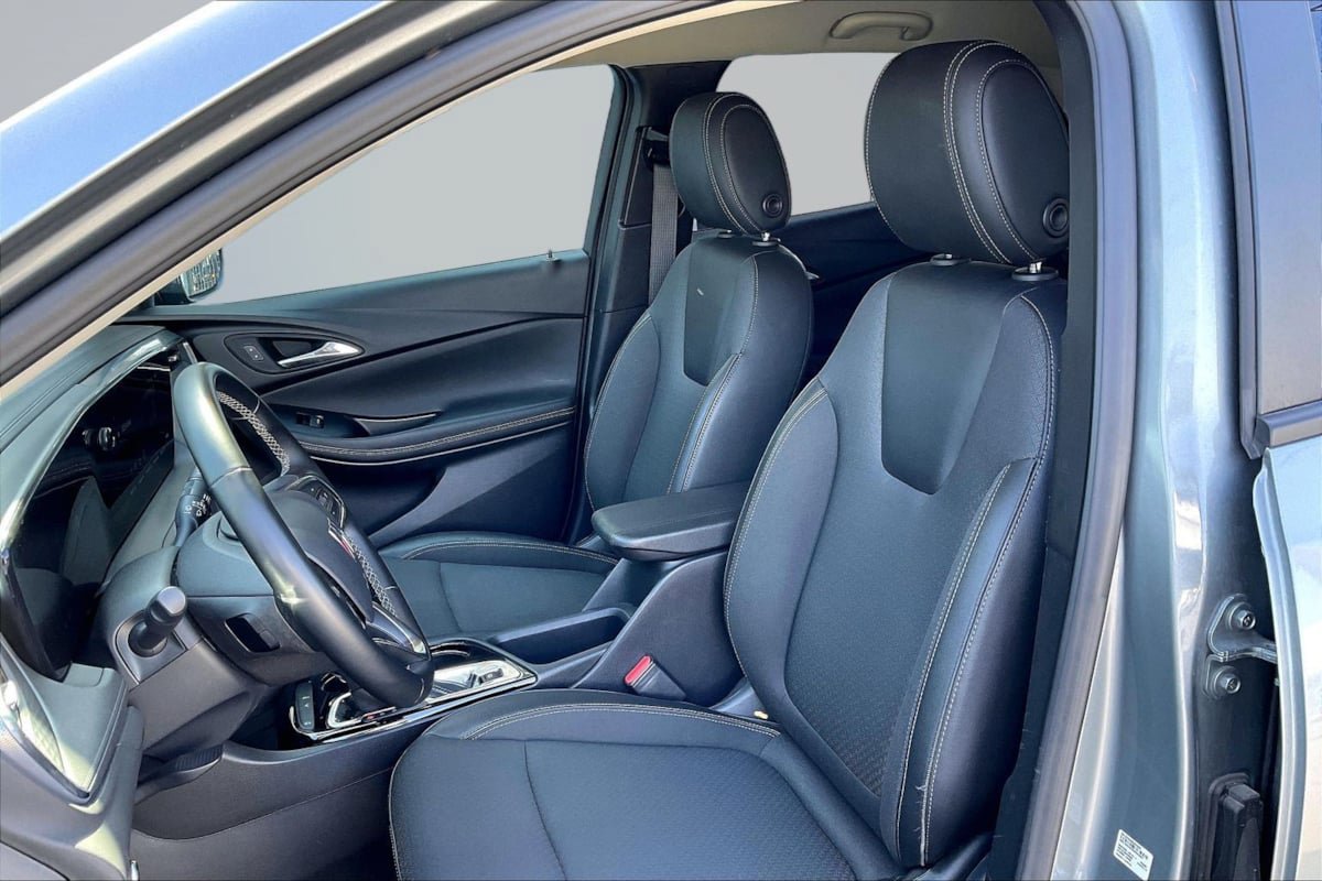 Used 2025 Buick Encore GX Preferred FWD image 25
