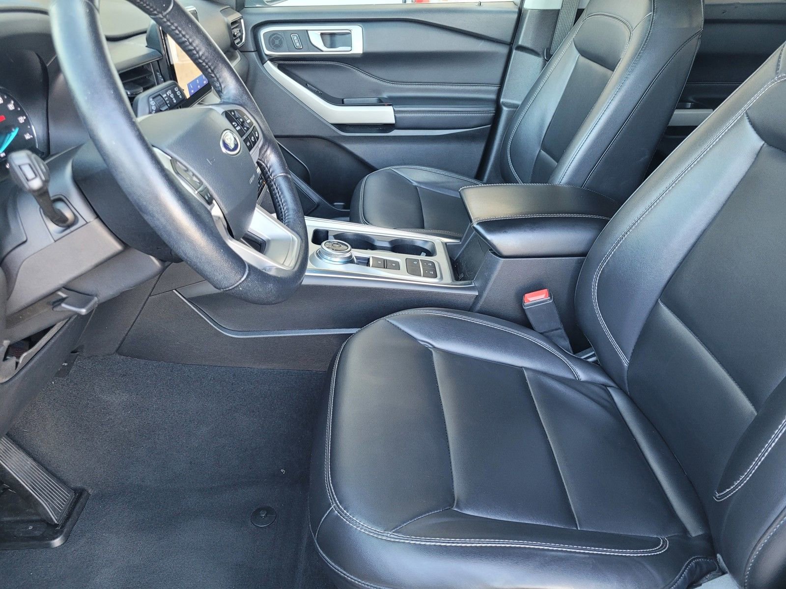 Used 2022 Ford Explorer XLT w/ Equipment Group 202A image 21