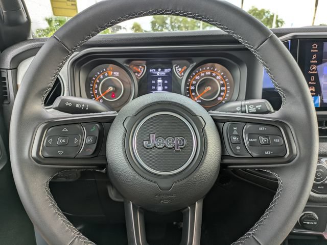 Used 2025 Jeep Gladiator Sport AWD/4WD image 19