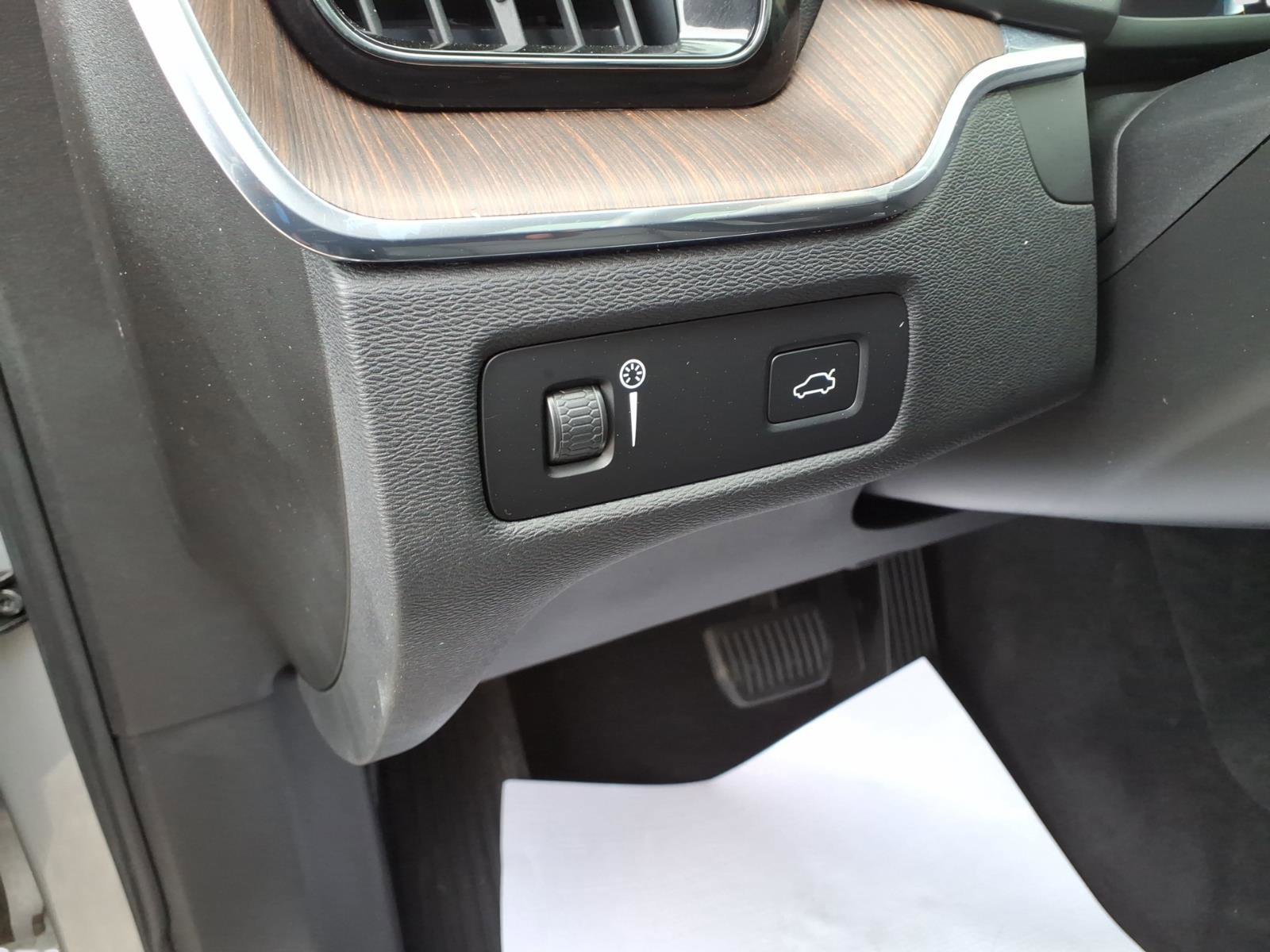 Used 2022 Volvo XC60 B5 Momentum w/ Advanced Package image 16