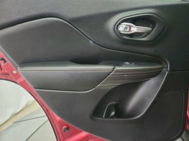 Used 2017 Jeep Cherokee Limited image 22