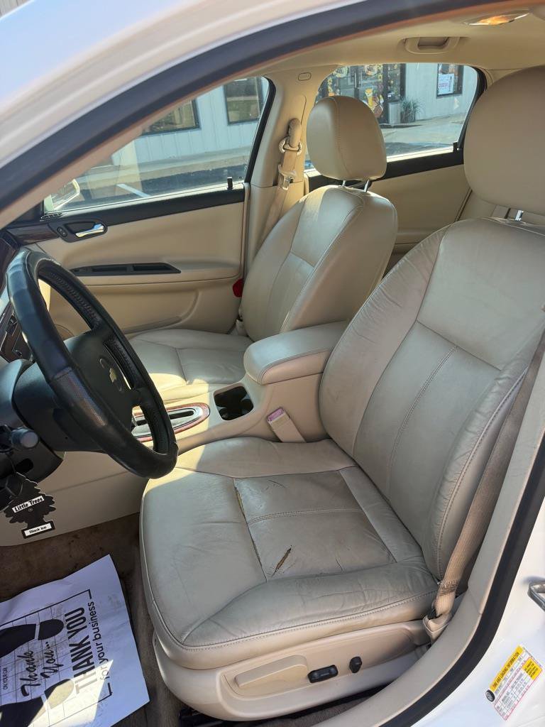 Used 2010 Chevrolet Impala LTZ FWD image 4