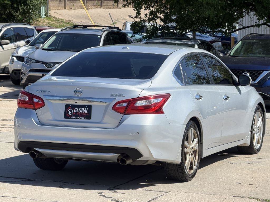Used 2016 Nissan Altima 3.5 SL w/ 3.5 Technology Package FWD image 6