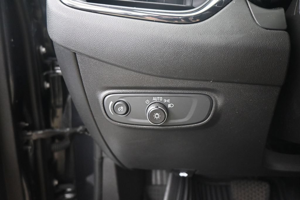 Used 2023 Chevrolet Equinox RS w/ RS Leather Package FWD image 16