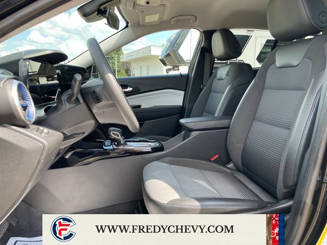 Used 2025 Chevrolet Trax LT FWD image 9