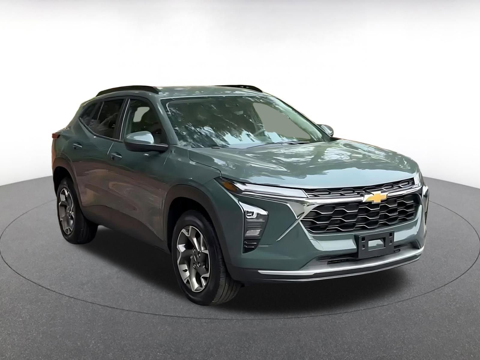 Used 2025 Chevrolet Trax LT image 3