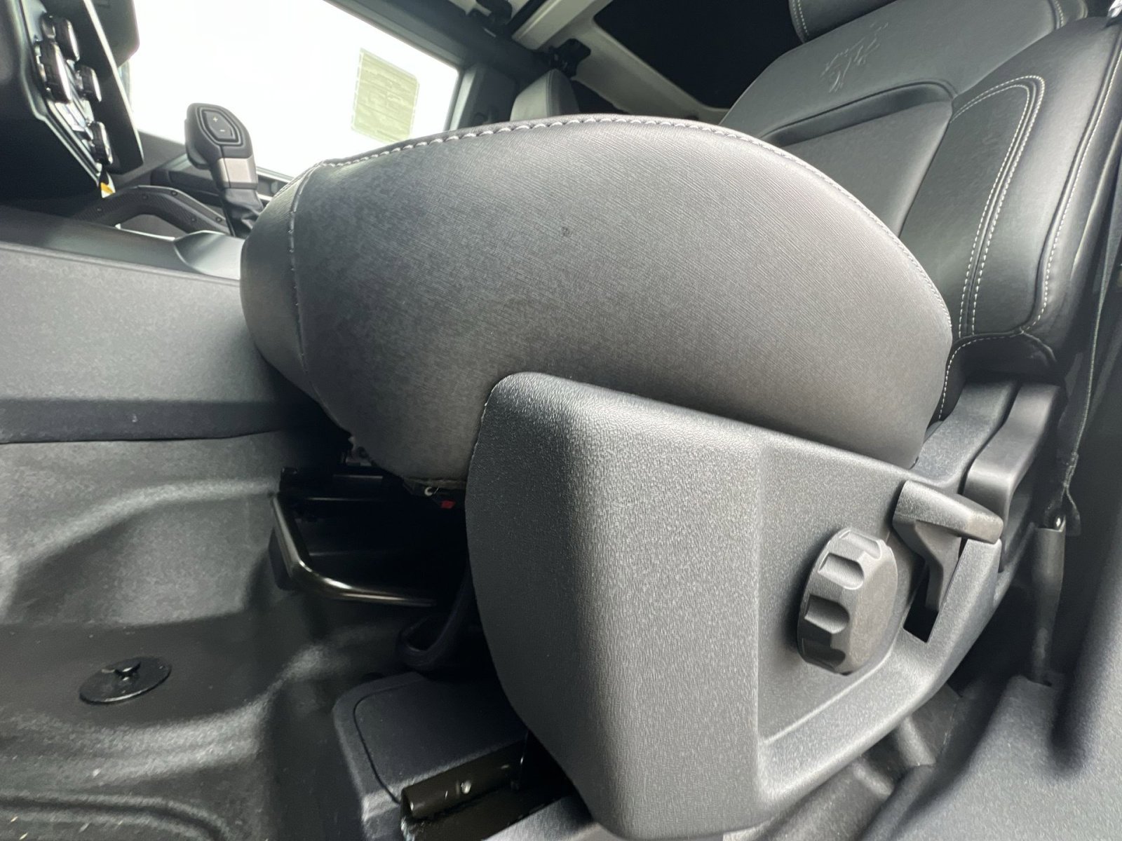 New 2025 Ford Bronco Badlands image 14