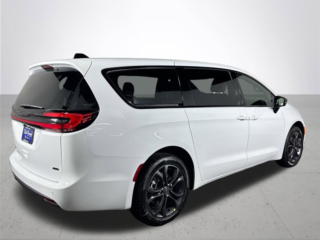 New 2026 Chrysler Pacifica Select image 6